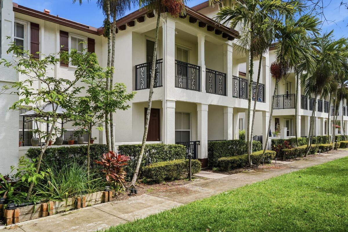 PALOMA LAKES CONDOMINIUM NO 1 - Residential Lease
