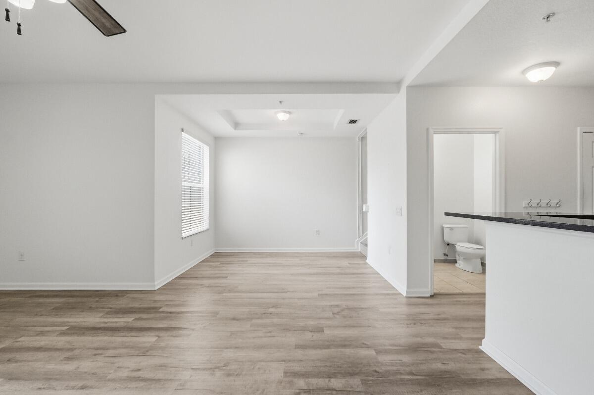 PALOMA LAKES CONDOMINIUM NO 1 - Residential Lease