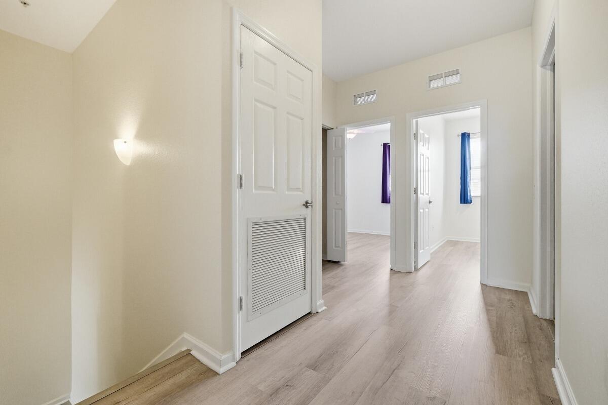 PALOMA LAKES CONDOMINIUM NO 1 - Residential Lease