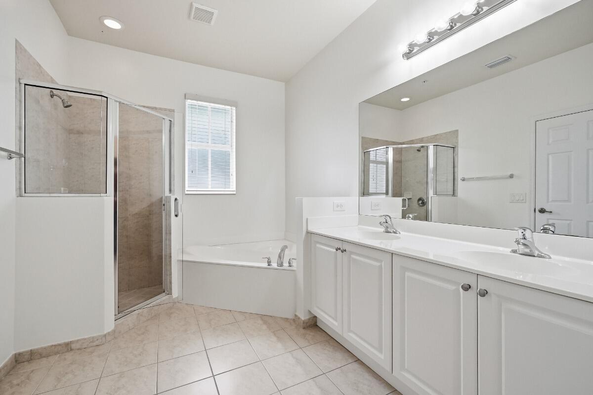 PALOMA LAKES CONDOMINIUM NO 1 - Residential Lease