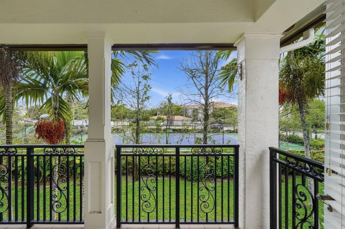 PALOMA LAKES CONDOMINIUM NO 1 - Residential Lease