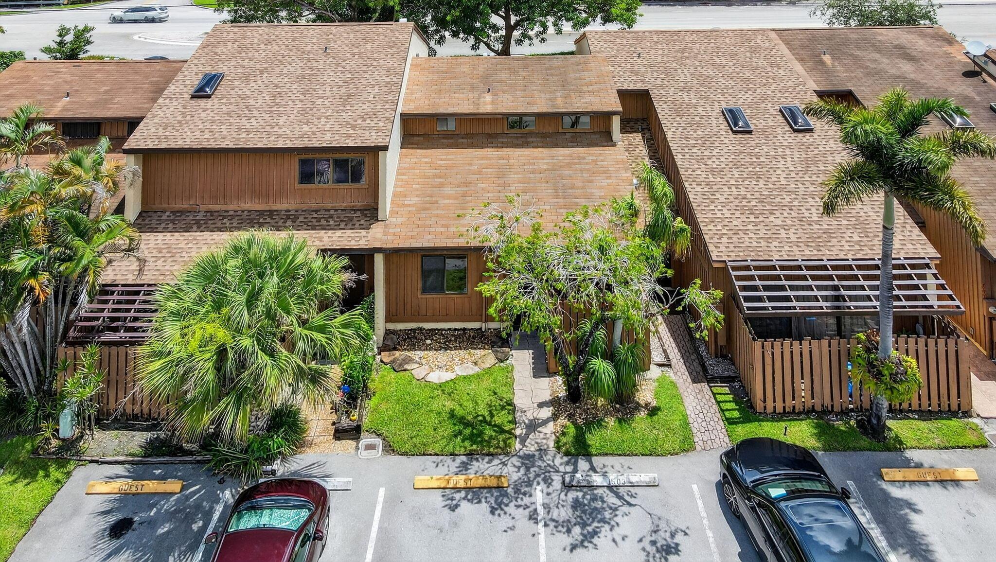 PINE ISLAND LAKES TOWNHOM - Residential