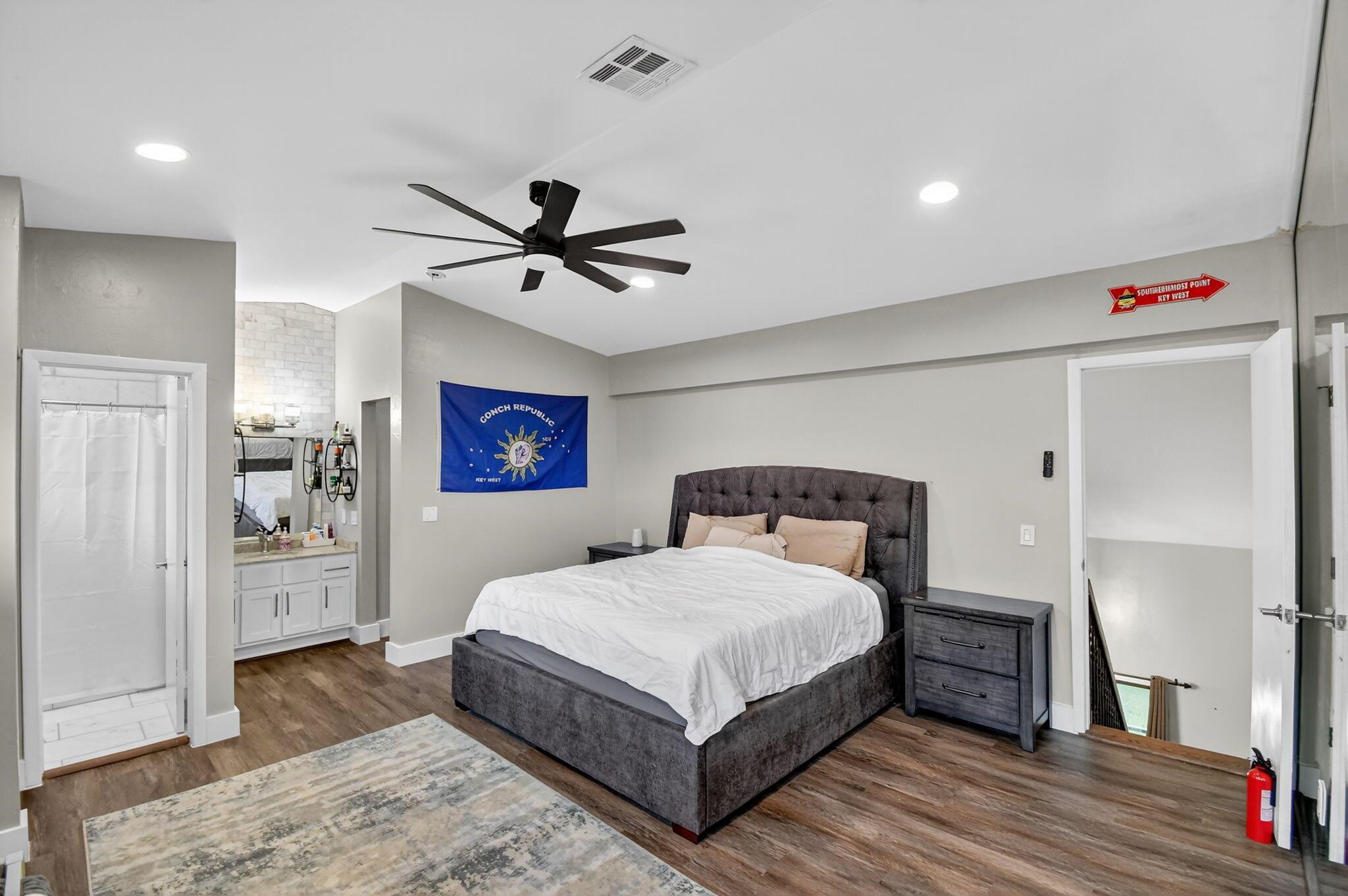 PINE ISLAND LAKES TOWNHOM - Residential