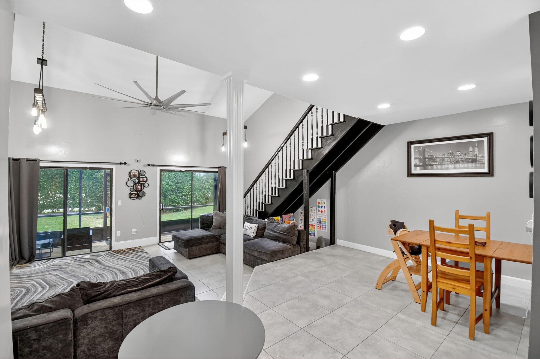 PINE ISLAND LAKES TOWNHOM - Residential