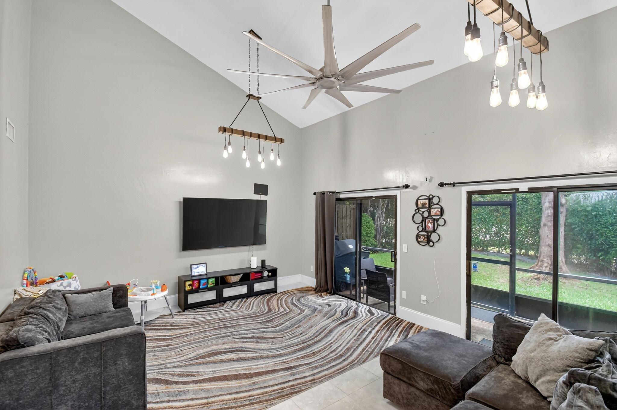 PINE ISLAND LAKES TOWNHOM - Residential