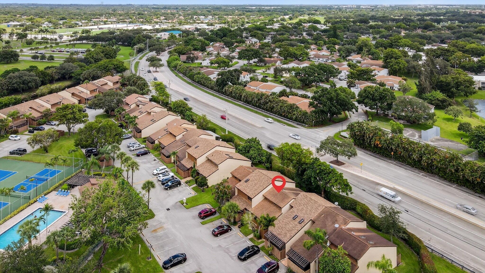 PINE ISLAND LAKES TOWNHOM - Residential