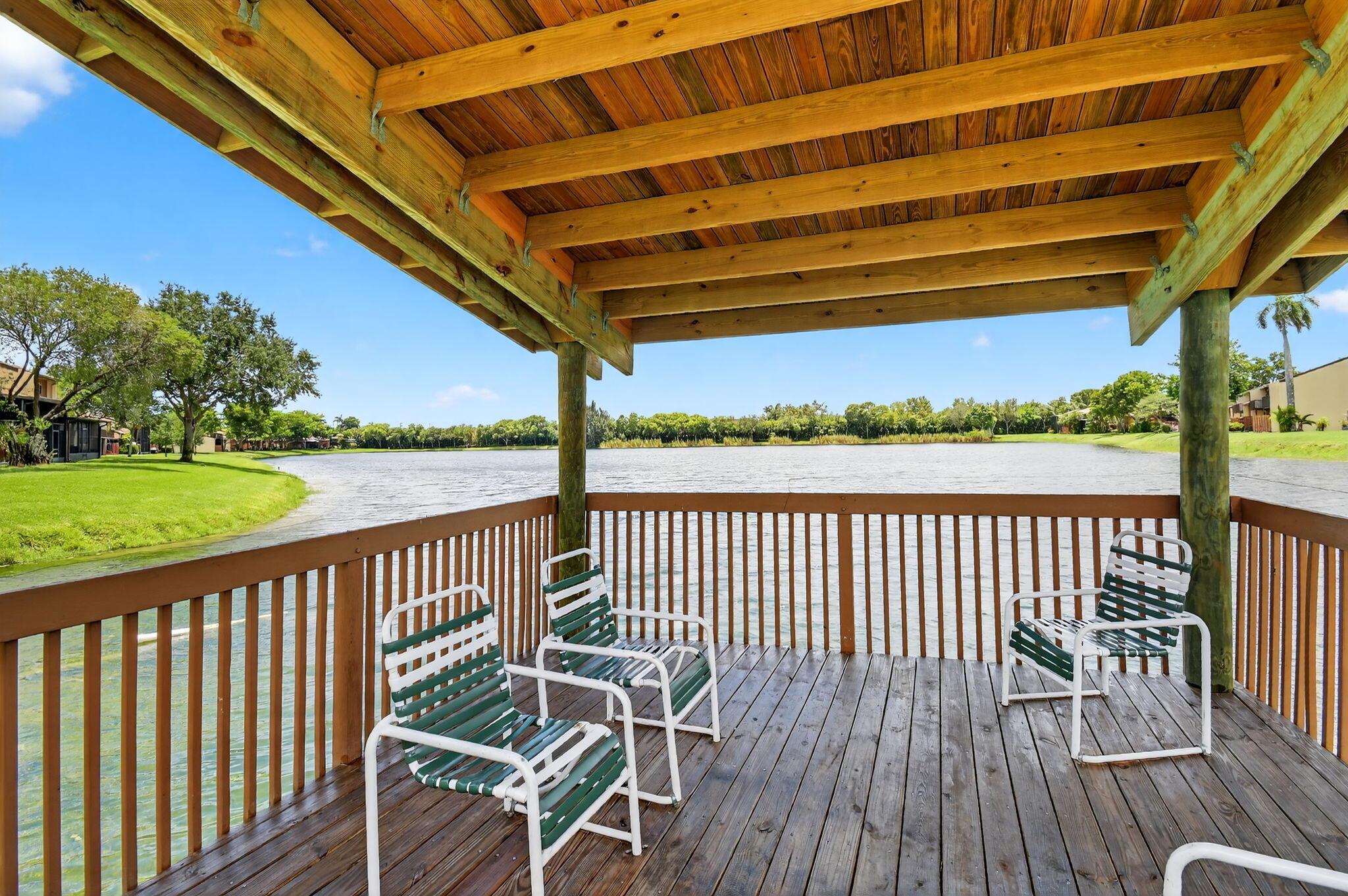 PINE ISLAND LAKES TOWNHOM - Residential