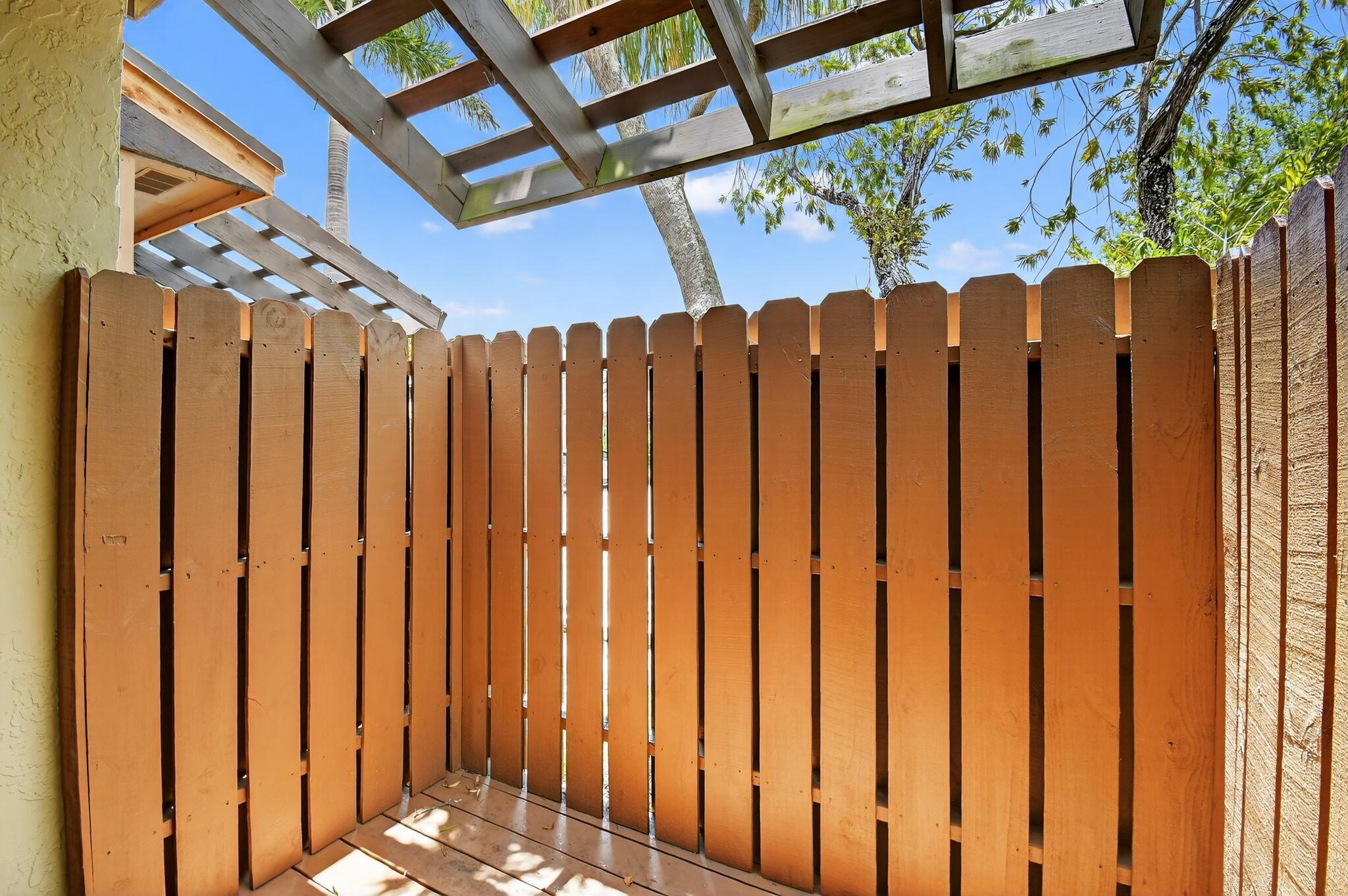 PINE ISLAND LAKES TOWNHOM - Residential