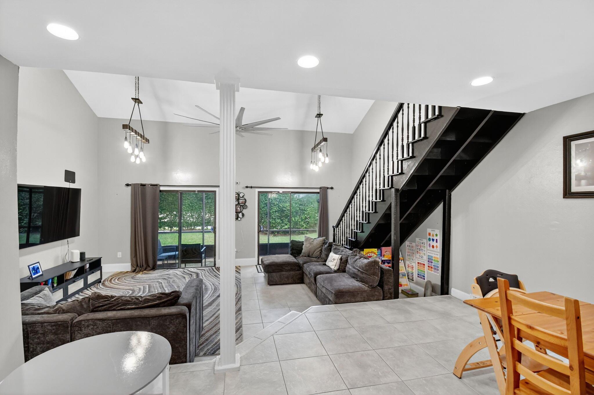 PINE ISLAND LAKES TOWNHOM - Residential