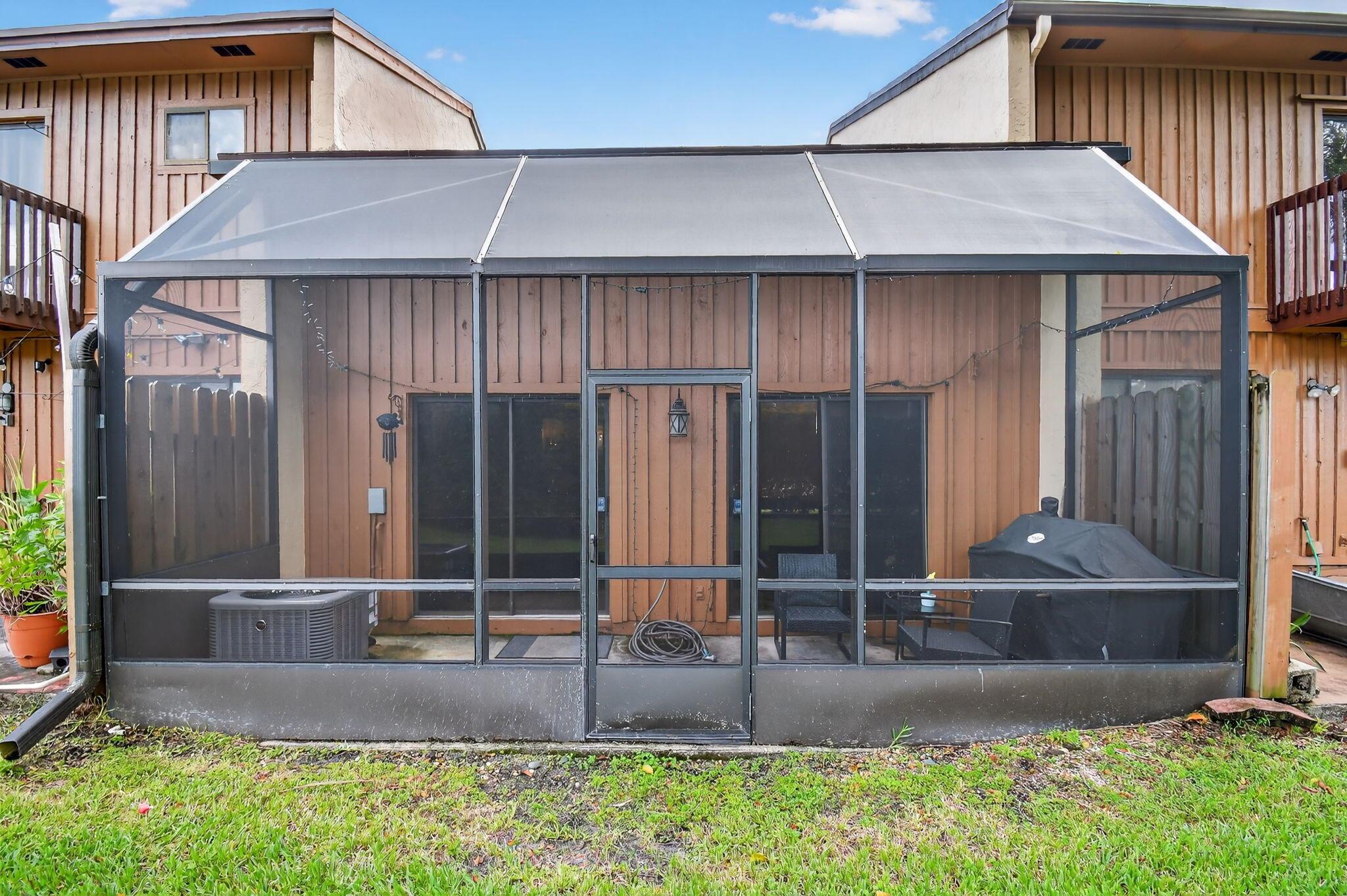 PINE ISLAND LAKES TOWNHOM - Residential