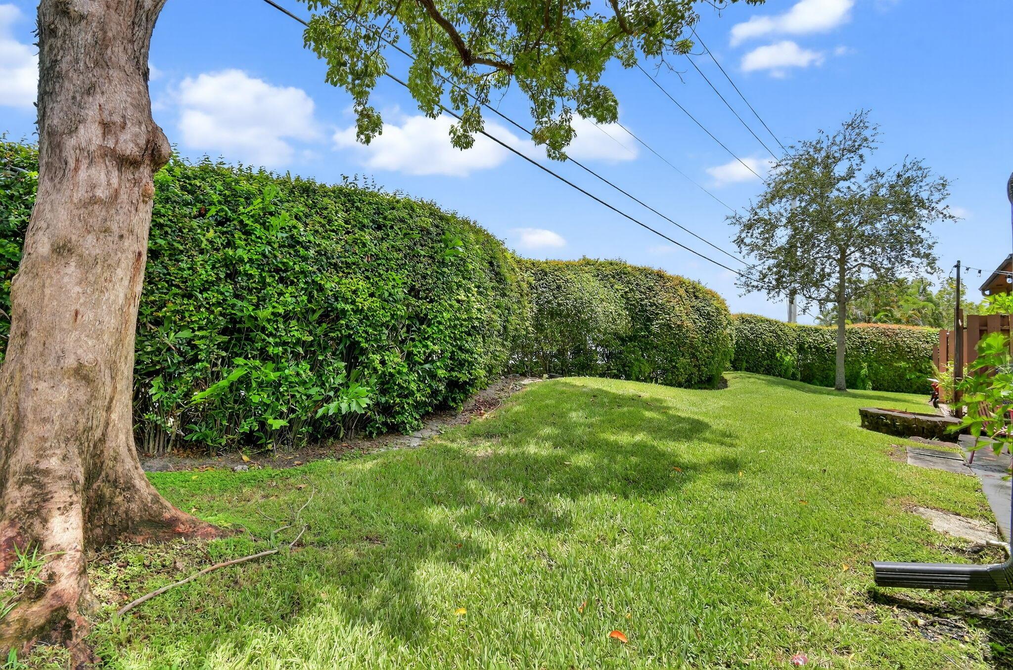 PINE ISLAND LAKES TOWNHOM - Residential