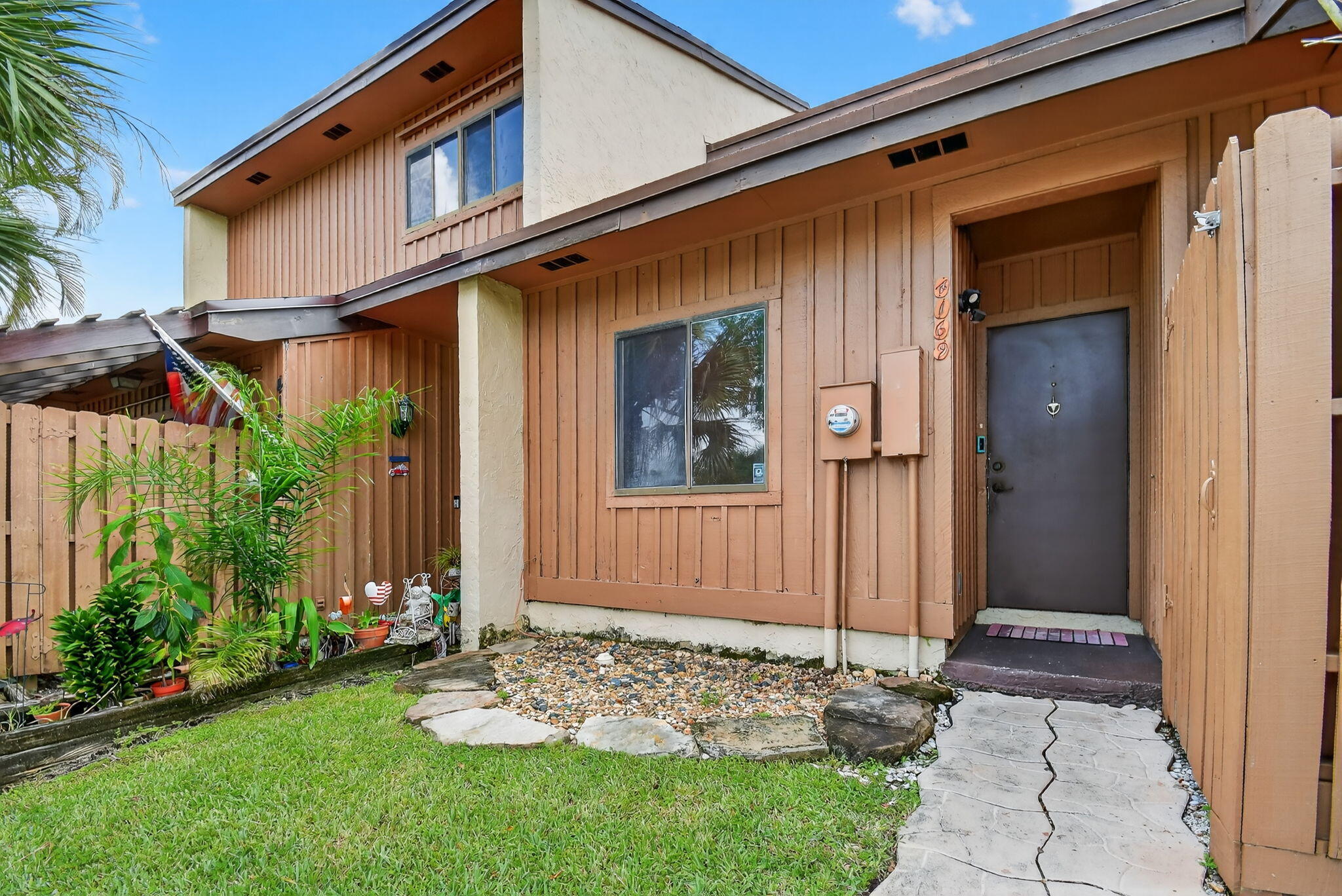 4169 S Pine Island Road, Davie, FL, 33328/$375,000 3 4169 S Pine Island Road