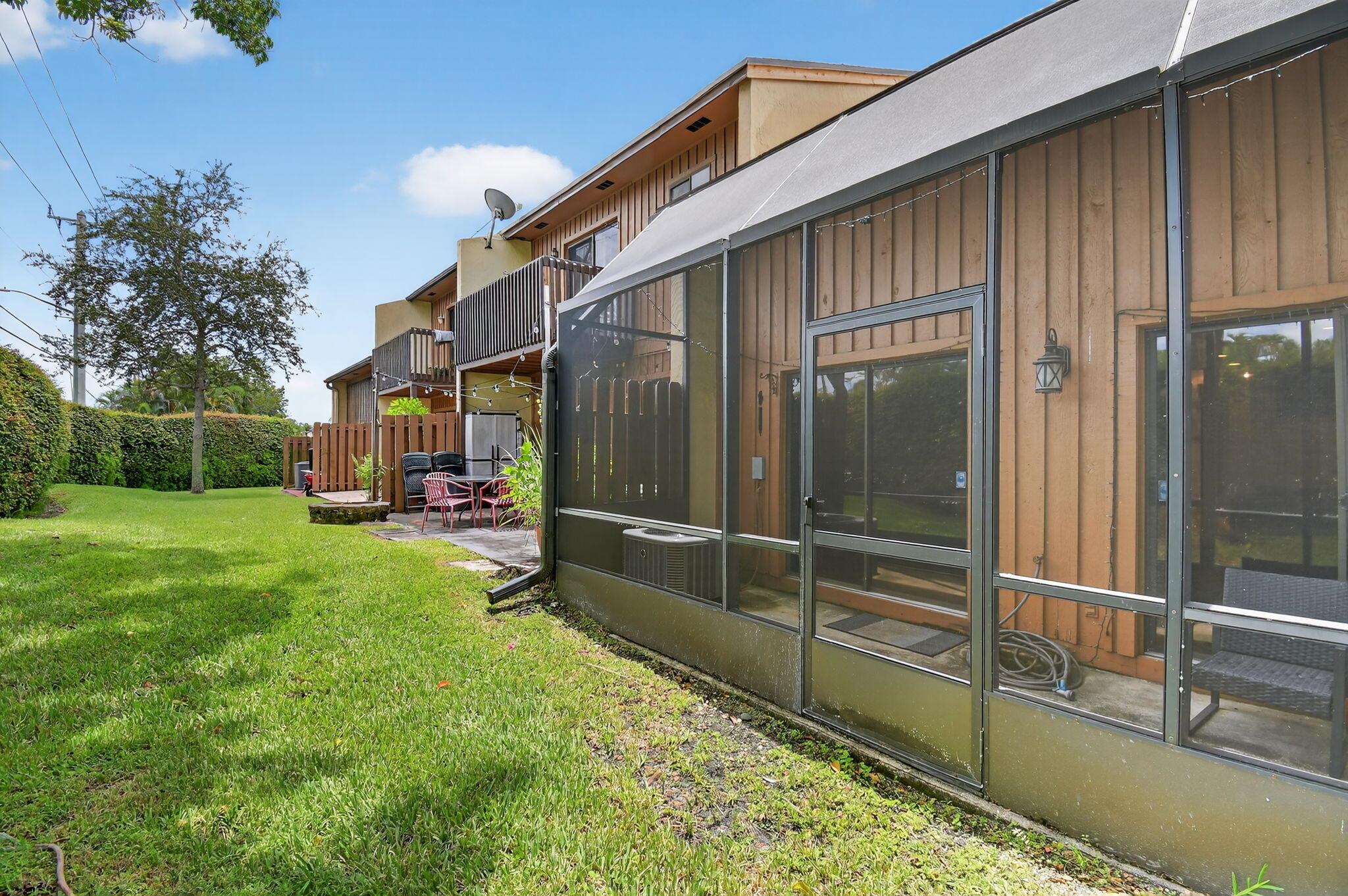 PINE ISLAND LAKES TOWNHOM - Residential