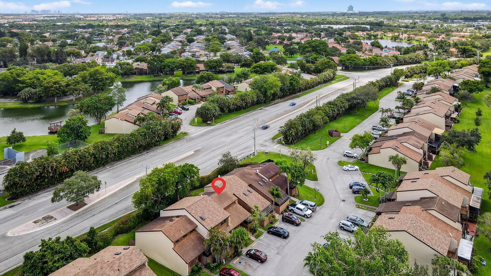 PINE ISLAND LAKES TOWNHOM - Residential