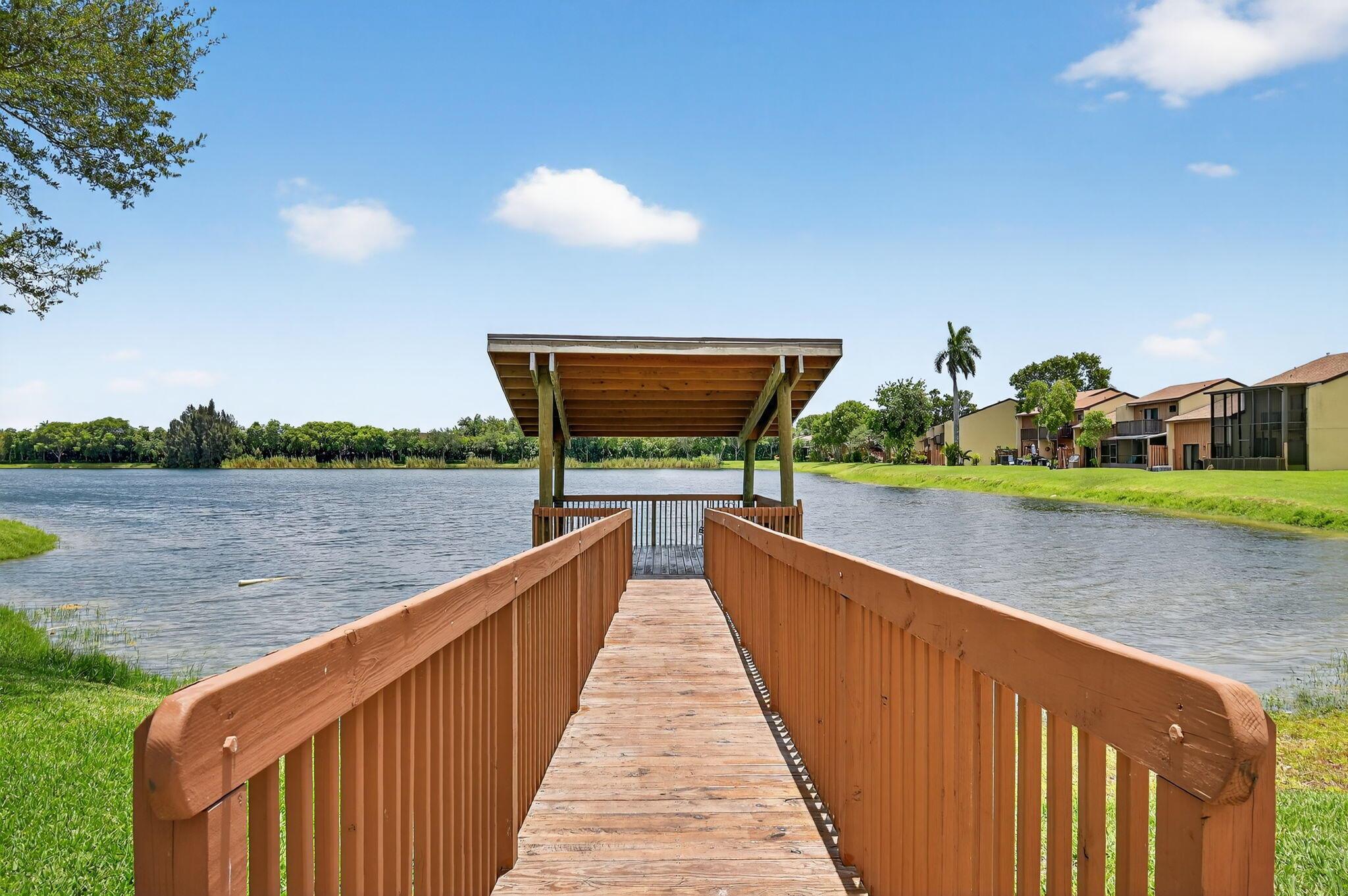 PINE ISLAND LAKES TOWNHOM - Residential