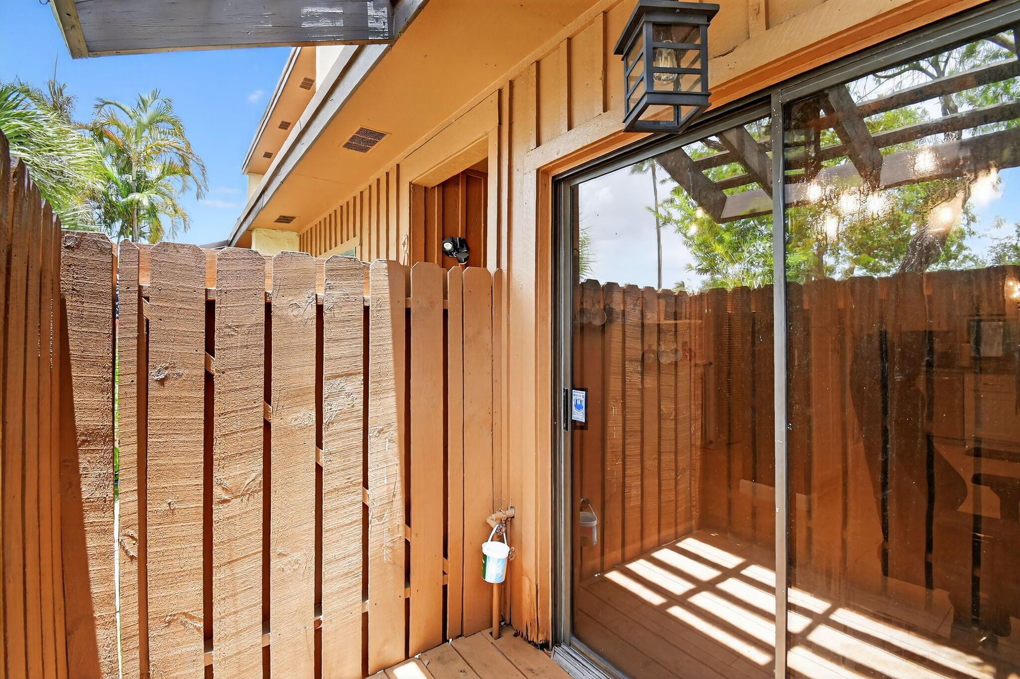 PINE ISLAND LAKES TOWNHOM - Residential