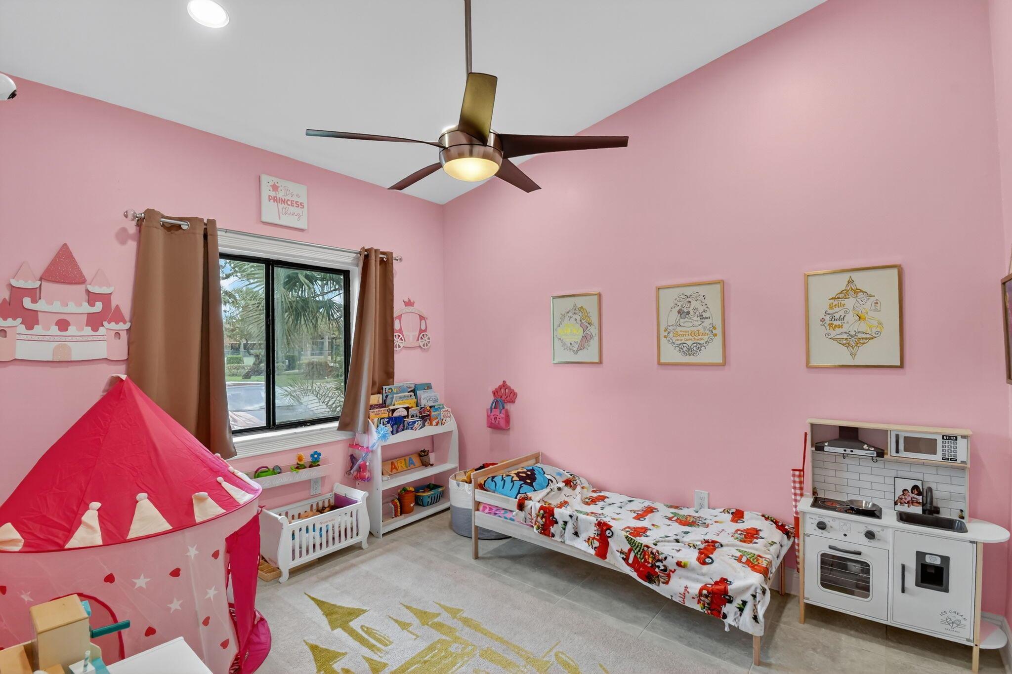 PINE ISLAND LAKES TOWNHOM - Residential