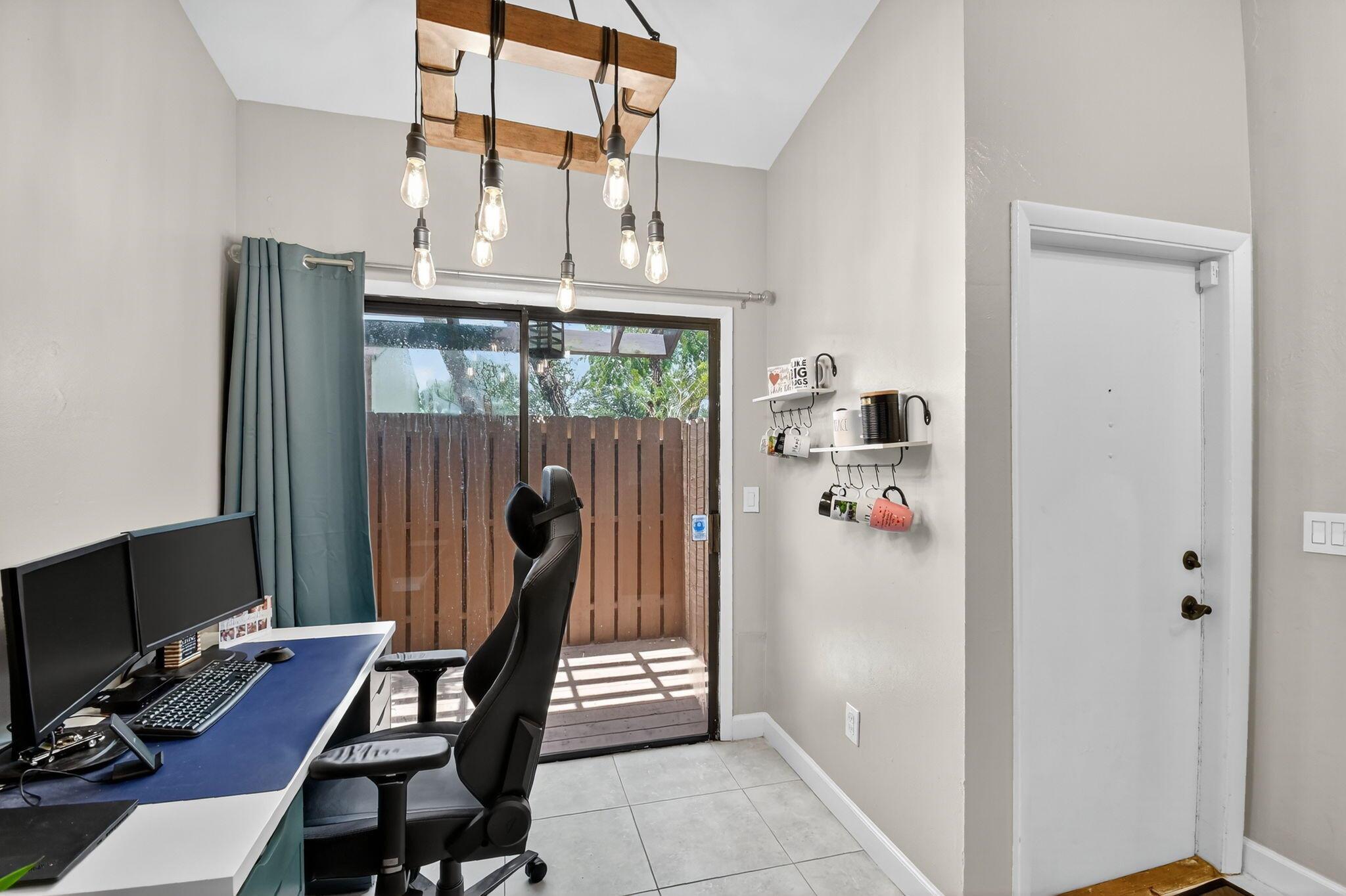 PINE ISLAND LAKES TOWNHOM - Residential