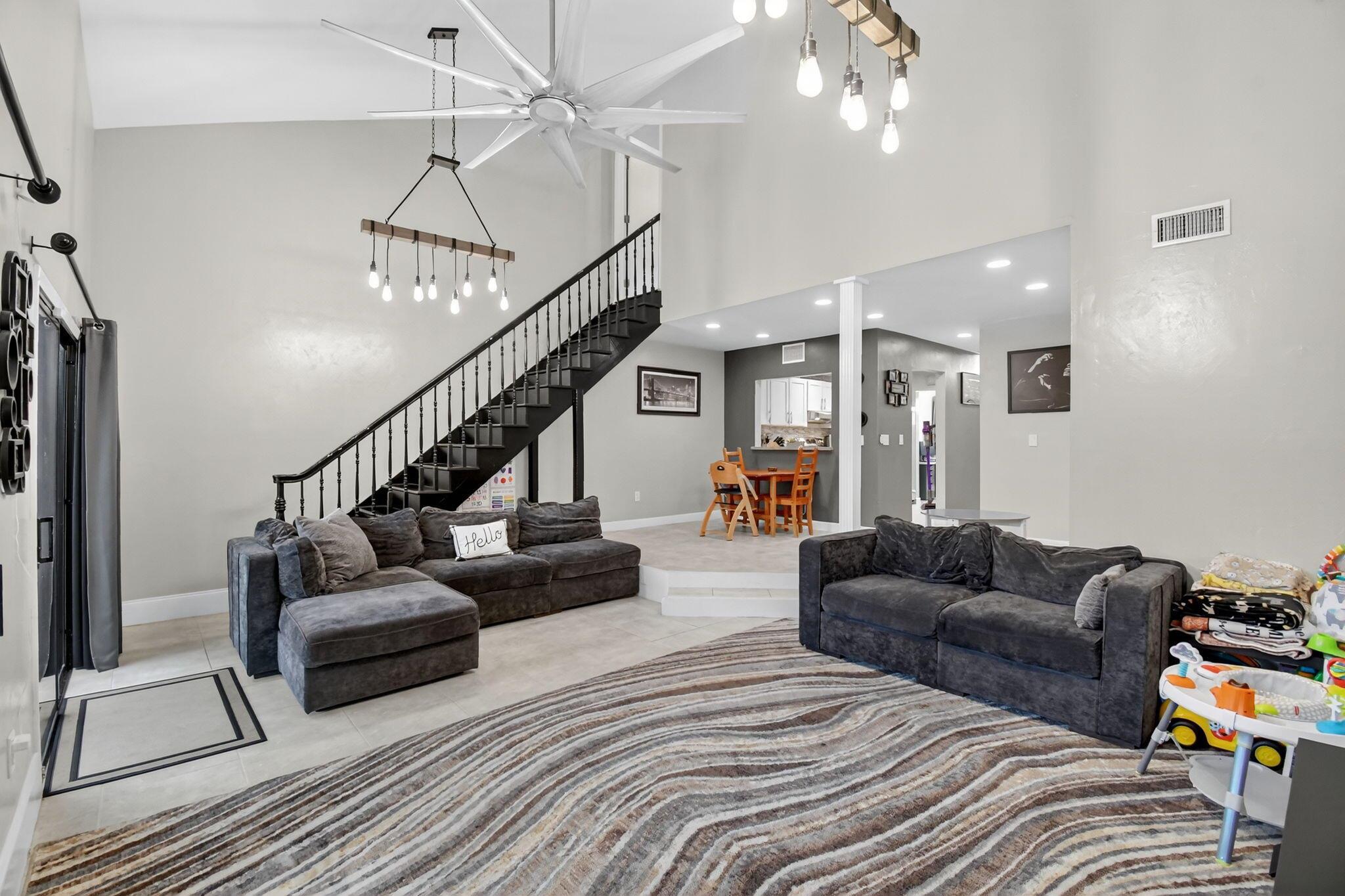 PINE ISLAND LAKES TOWNHOM - Residential