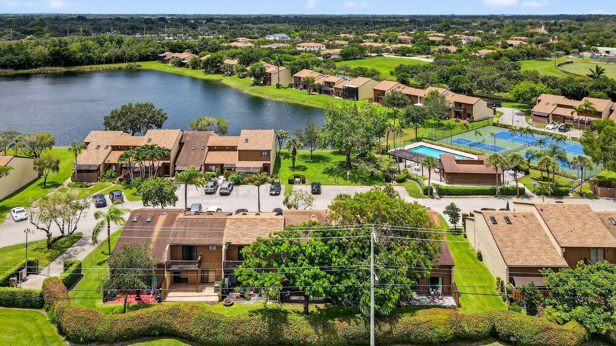 PINE ISLAND LAKES TOWNHOM - Residential