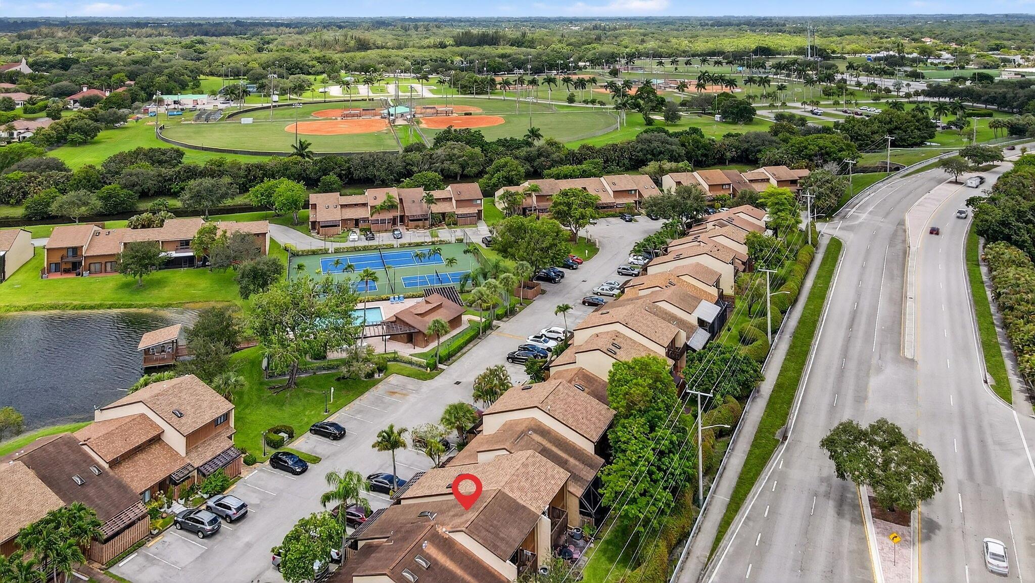 PINE ISLAND LAKES TOWNHOM - Residential