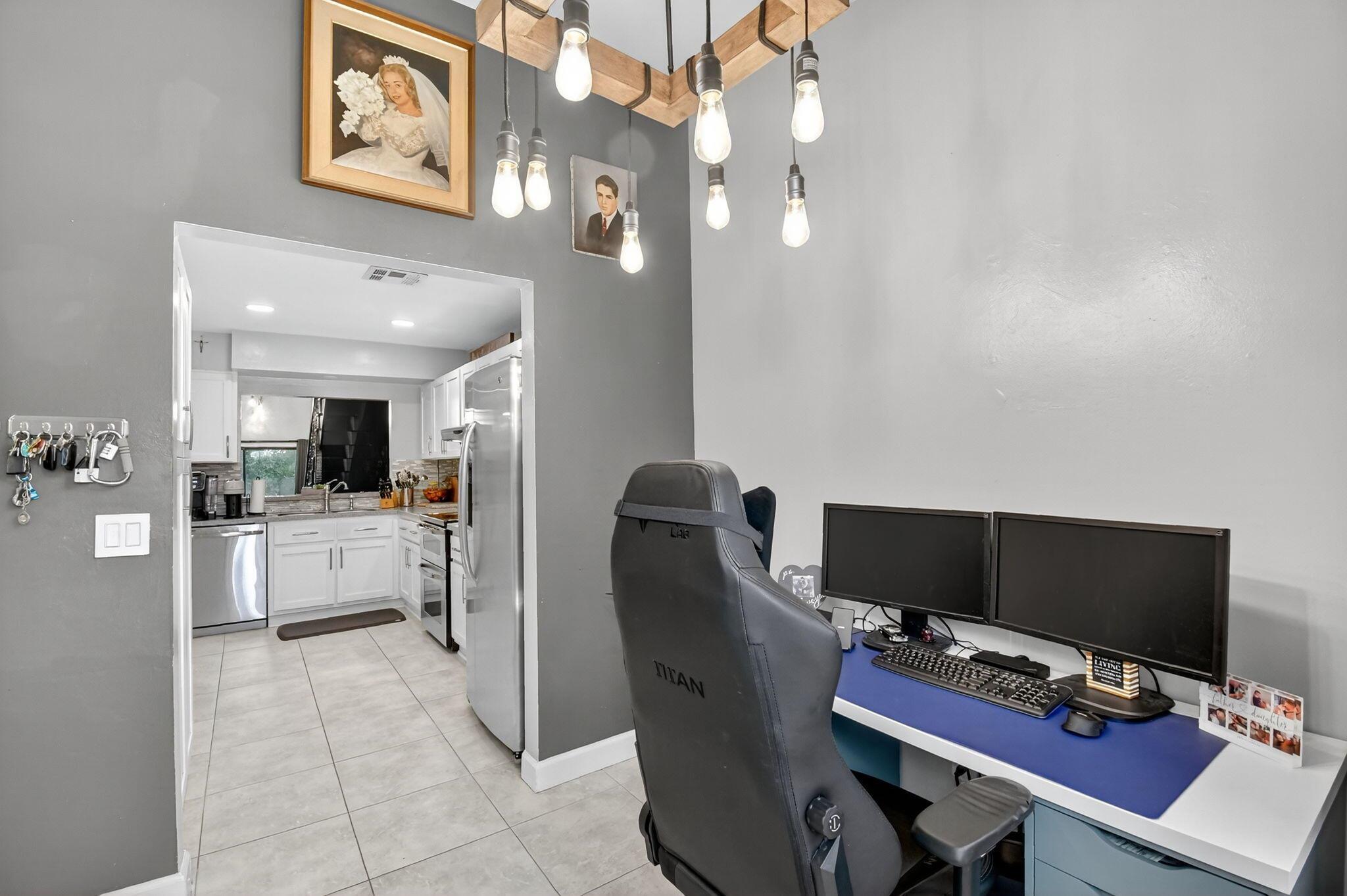 PINE ISLAND LAKES TOWNHOM - Residential