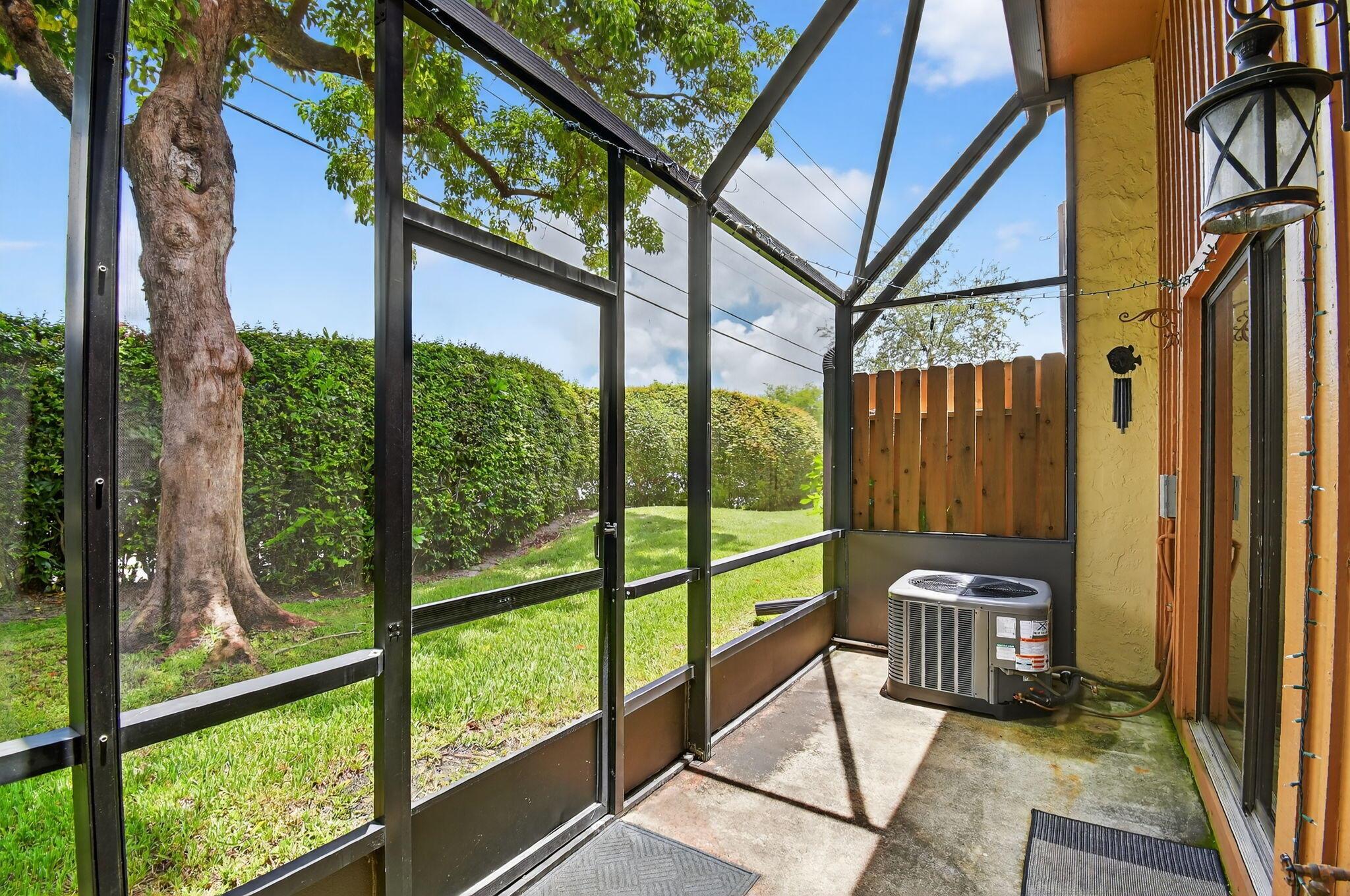 PINE ISLAND LAKES TOWNHOM - Residential