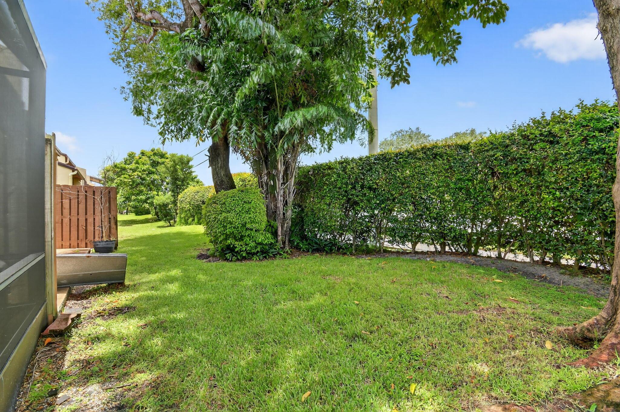 PINE ISLAND LAKES TOWNHOM - Residential