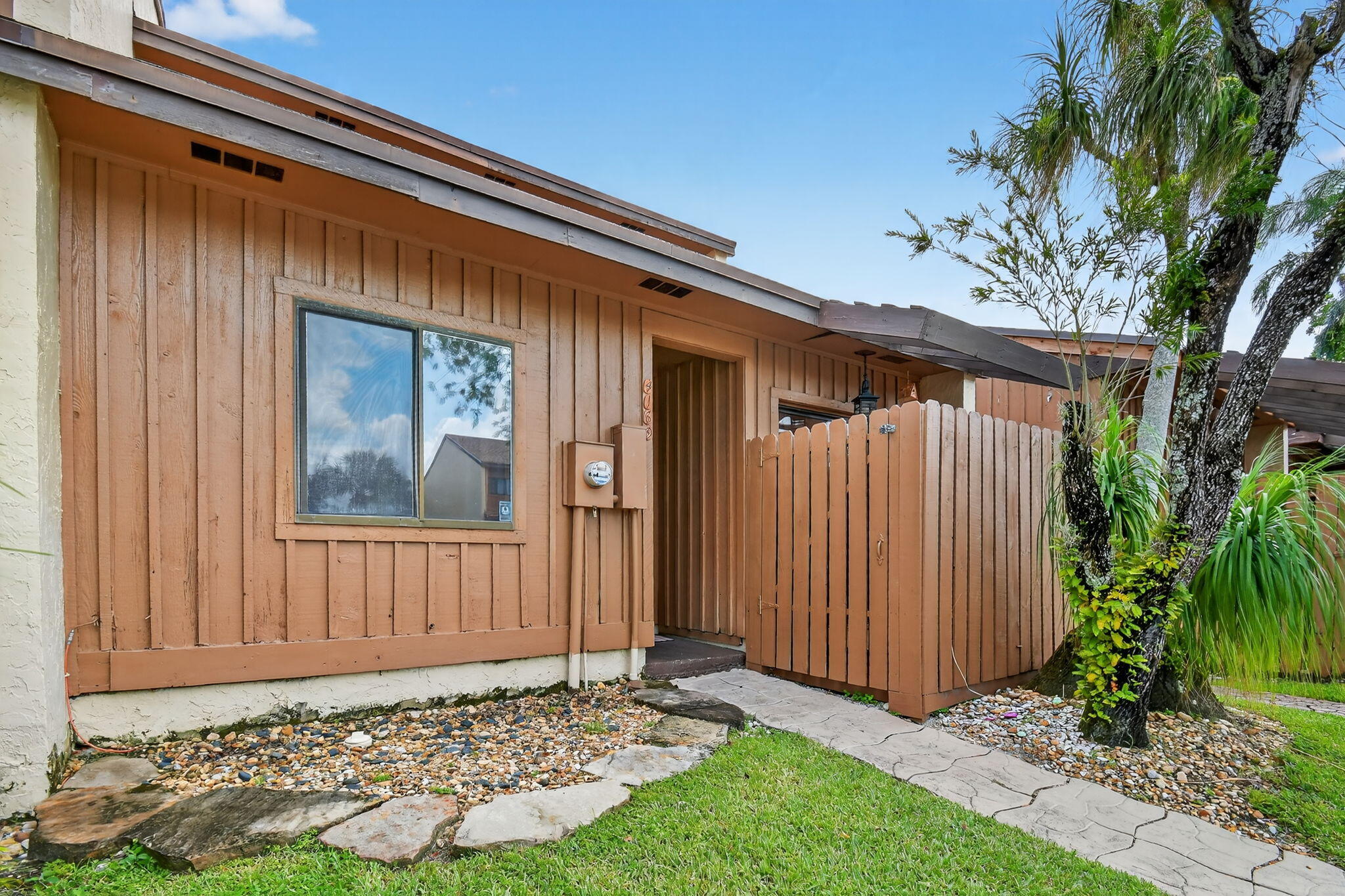 4169 S Pine Island Road, Davie, FL, 33328/$375,000 2 4169 S Pine Island Road