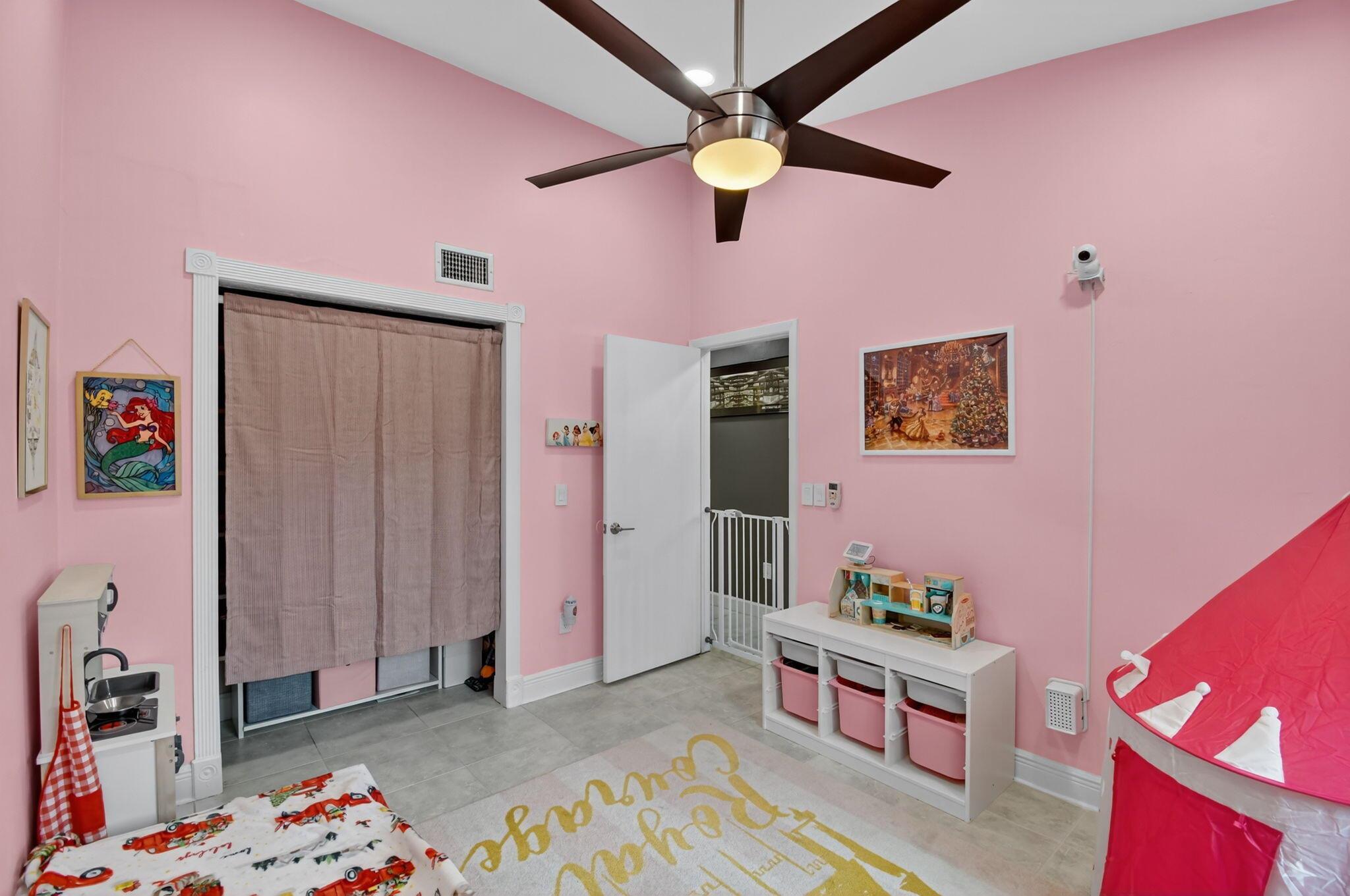 PINE ISLAND LAKES TOWNHOM - Residential