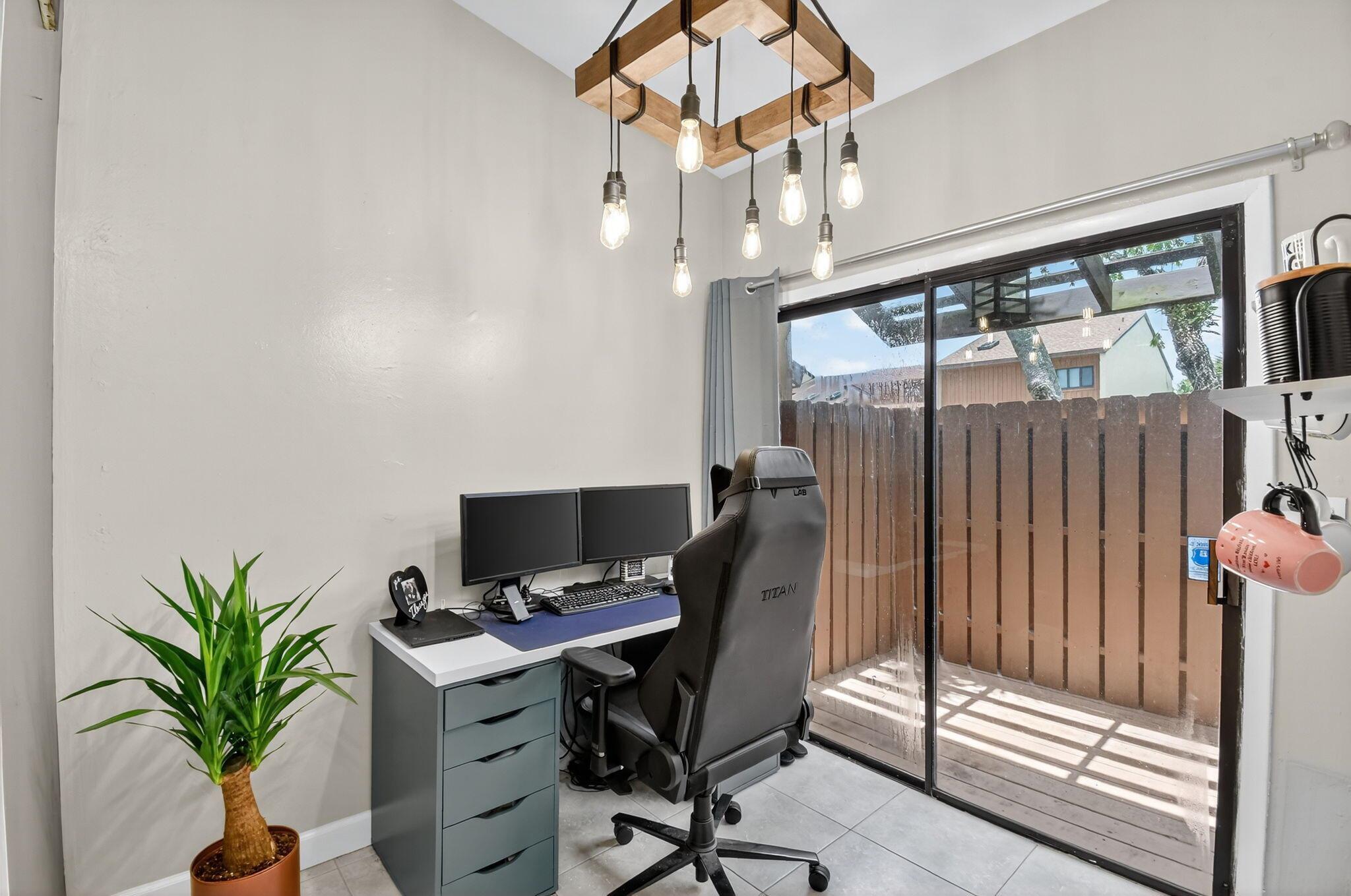 PINE ISLAND LAKES TOWNHOM - Residential