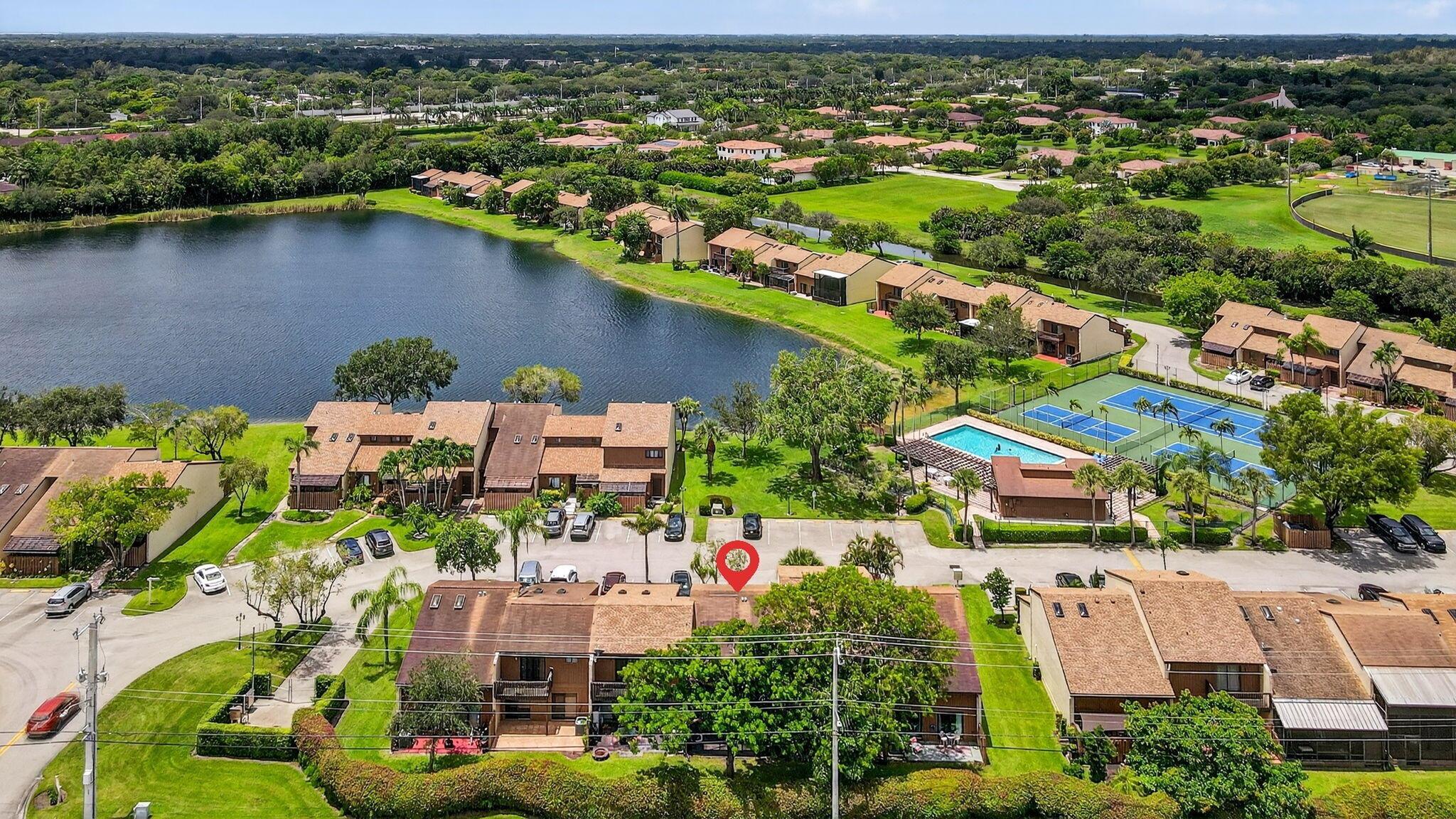 PINE ISLAND LAKES TOWNHOM - Residential