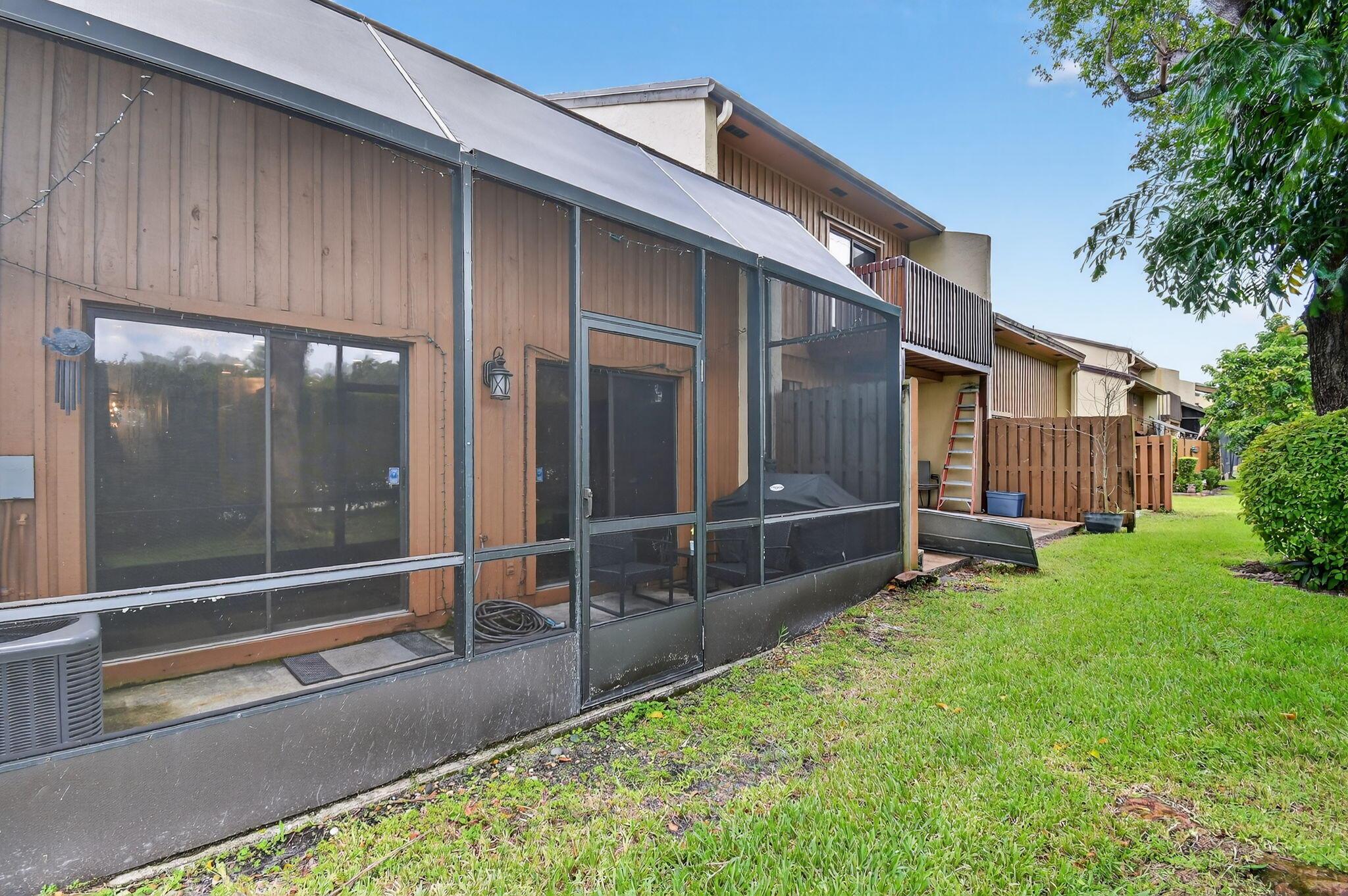 PINE ISLAND LAKES TOWNHOM - Residential