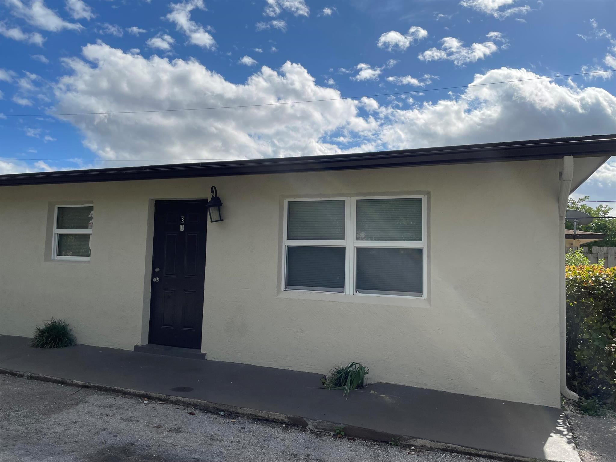 Conveniently located 2 bedroom, 1 bathroom apartment ready for immediate move in. Tile floors throughout, laundry facilities not in the unit but on site. Make an appointment to view this listing today. Income must be $3625. First month rent and two months of rent for security deposit due up front. Must provide one month of paystubs and phot ID to arrange an appointment.