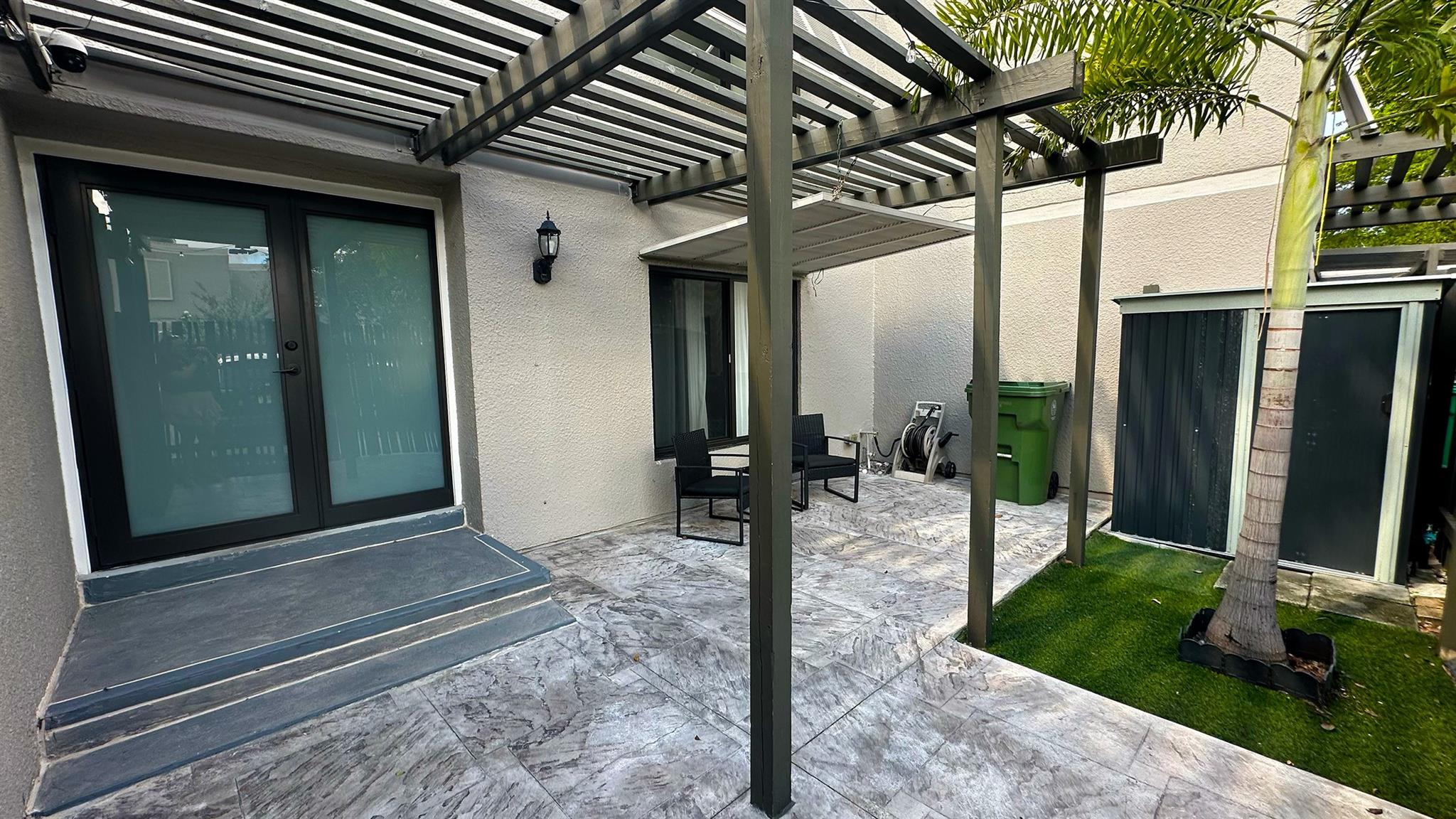 Remodeled 3bedroom townhome in Villas Lakes, the heart of Pembroke Pines! Bright and spacious layout in a family-friendly community, covered back porch, conveniently located near shopping, dining, major highways, and highly rated A+ schools. Hurricane impact windows, new roof, washer dryer. Move-in ready on Nov 1st and perfect for modern living!