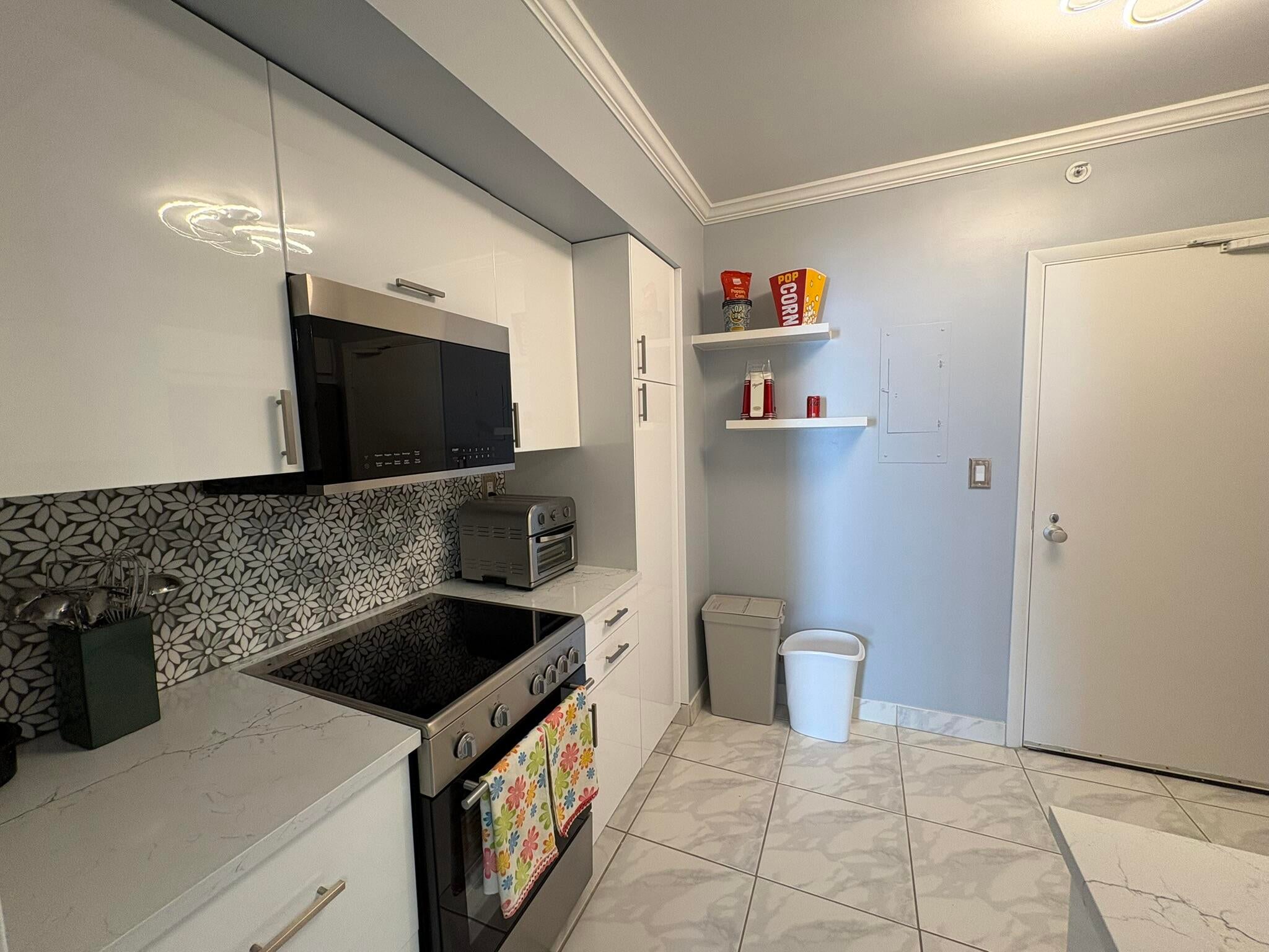 3333 NE 34th Street 817