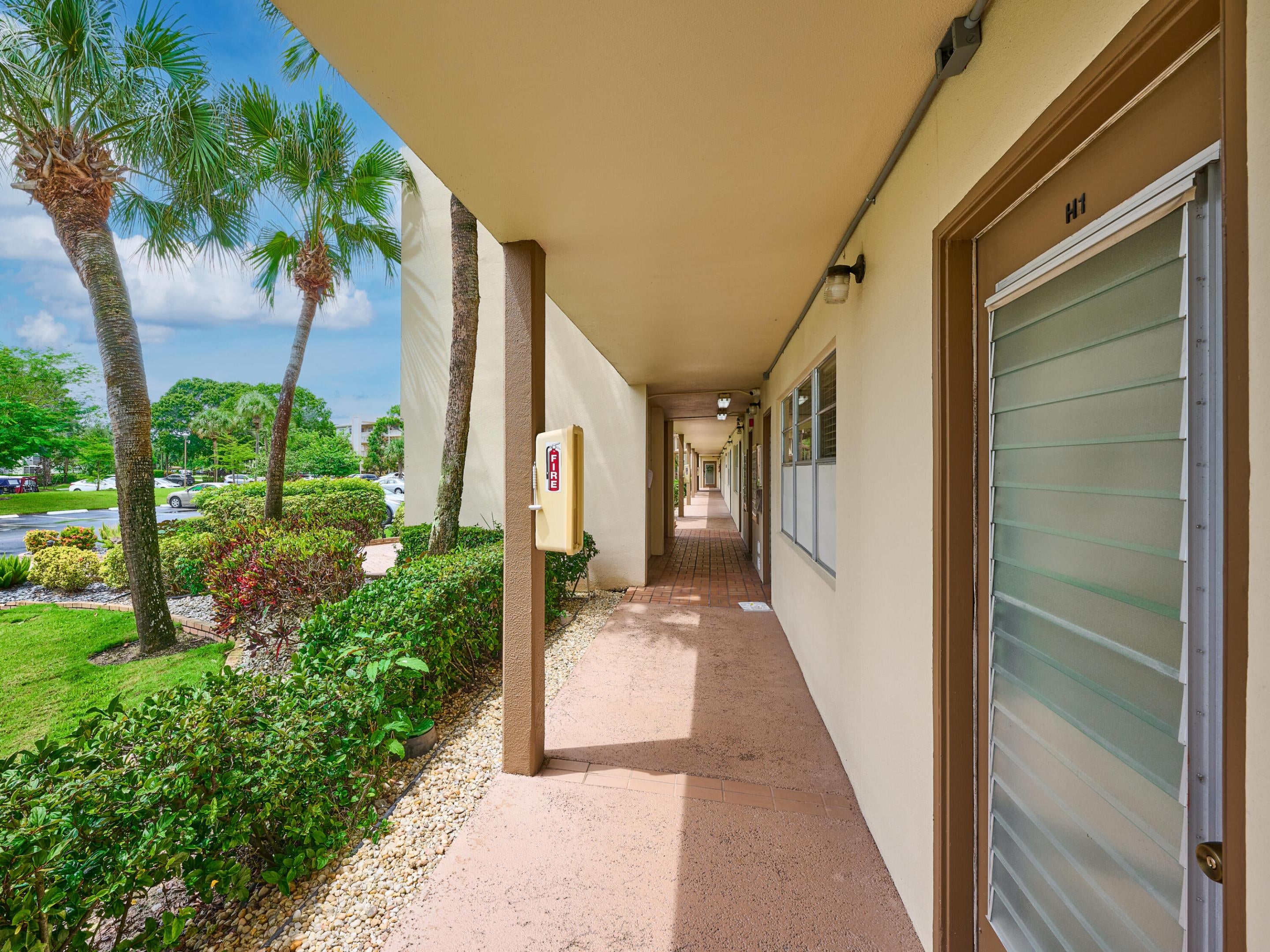 2904 VICTORIA Place H1