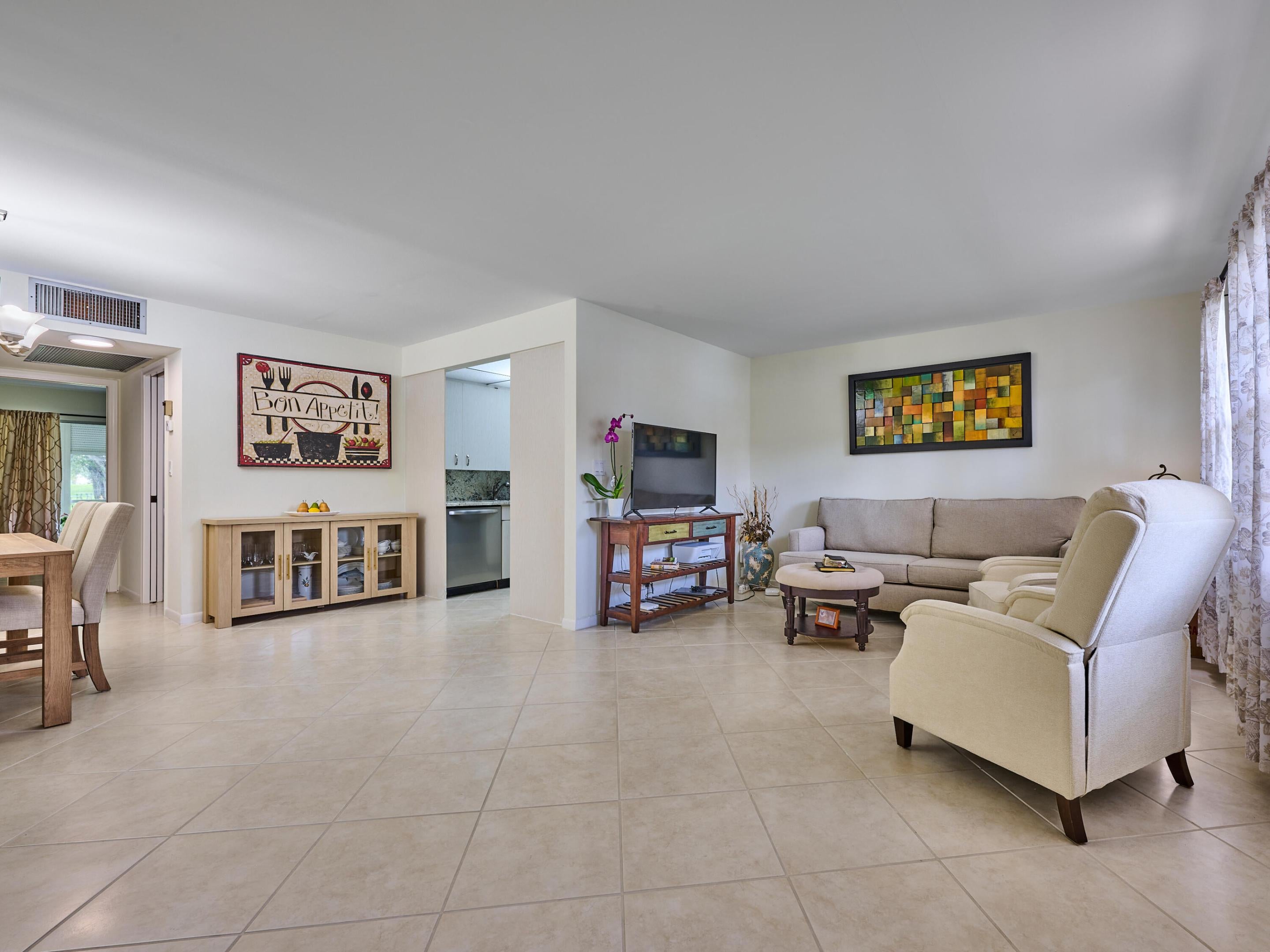 2904 VICTORIA Place H1