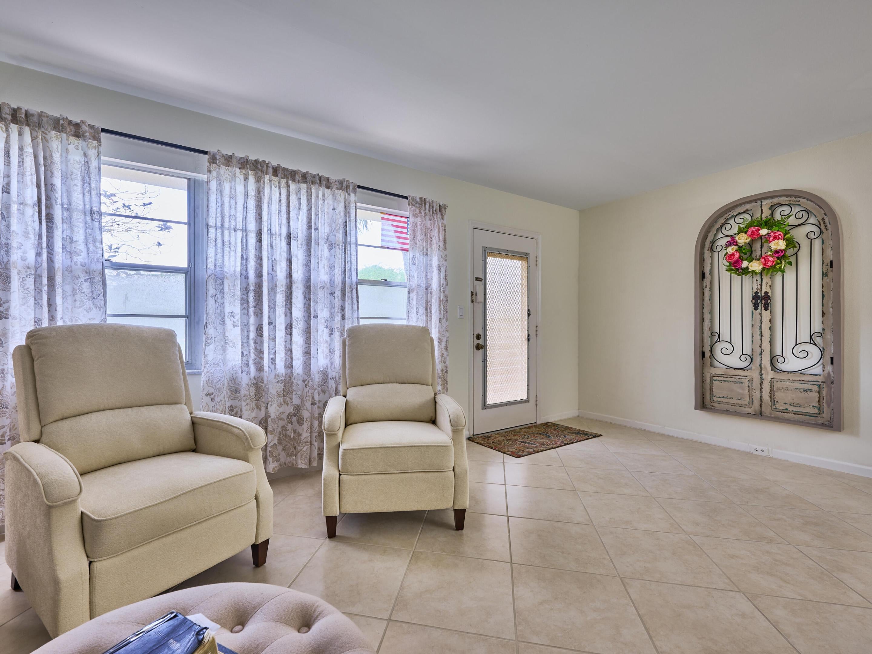 2904 VICTORIA Place H1
