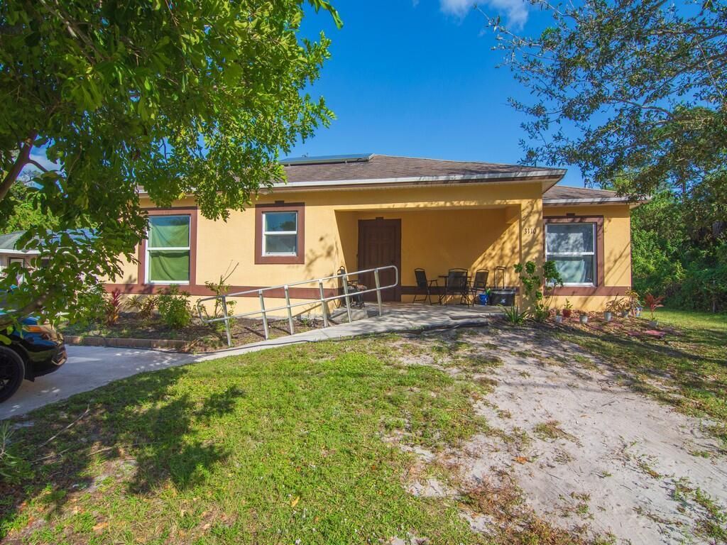 Photo of 3110 W Dixie Boulevard, Fort Pierce, FL 34946 (MLS # R10933753)
