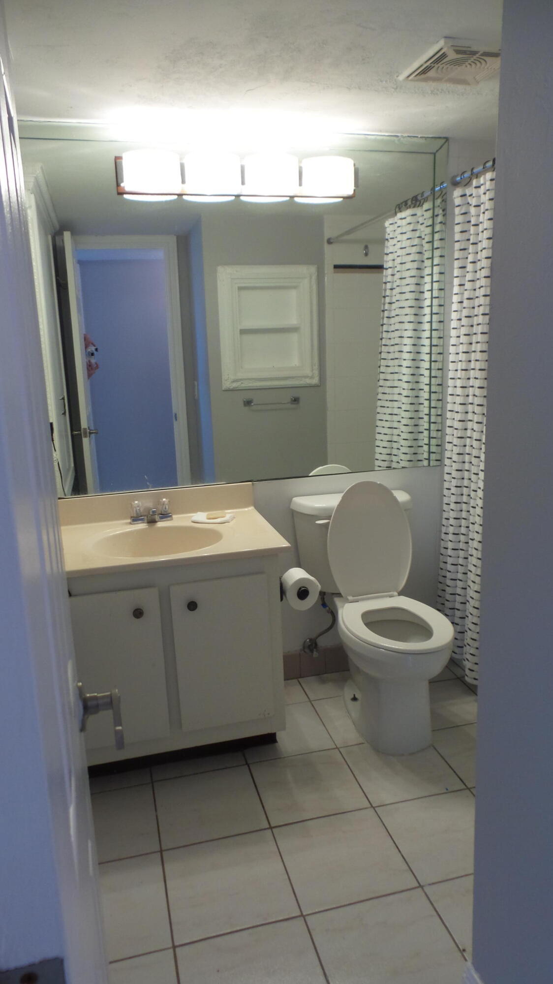 Harbors Edge Condominium Association of Pompano Be - Residential Lease