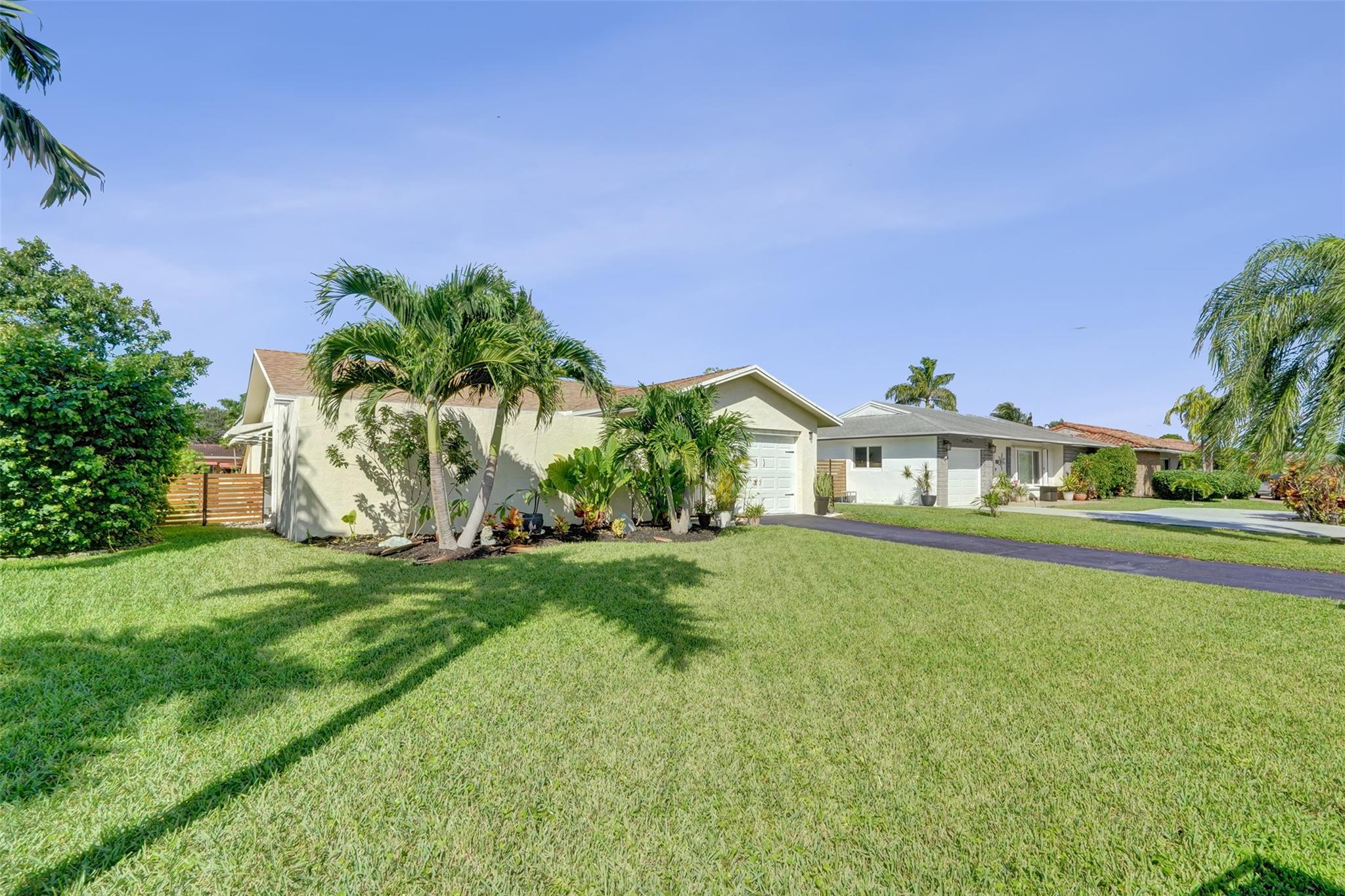 7003 NW 95th Ter