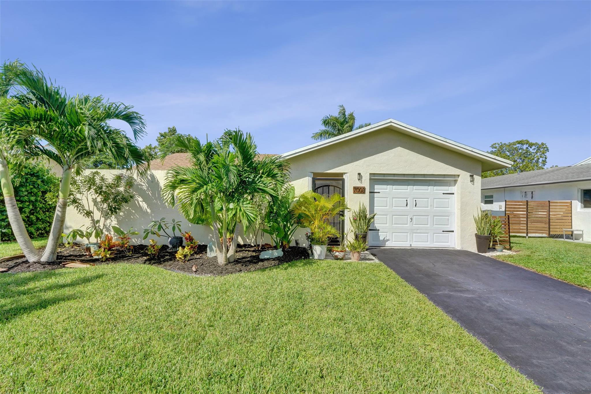 7003 NW 95th Ter