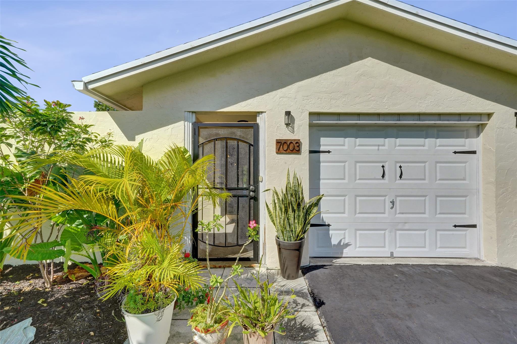 7003 NW 95th Ter