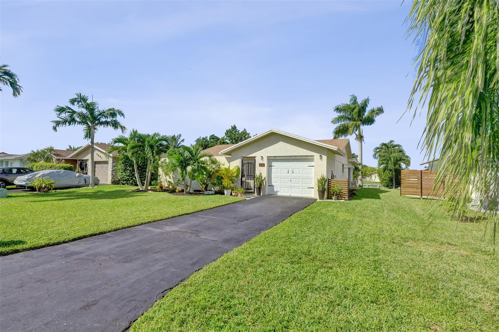 7003 NW 95th Ter