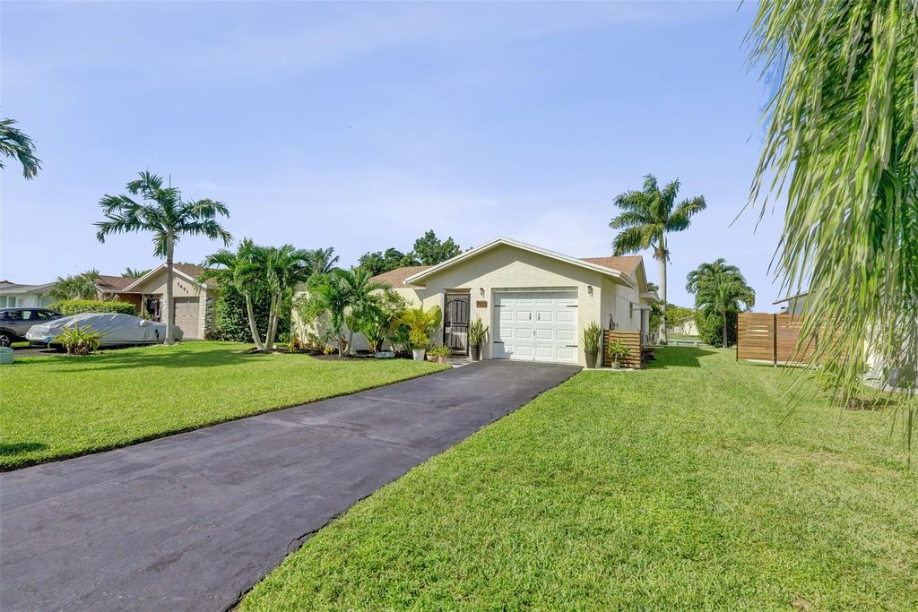 Photo of 7003 NW 95th Ter, Tamarac, FL 33321 (MLS # F10531806)