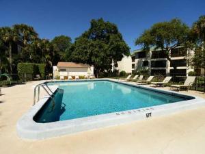 TWELVE OAKS CONDO - Residential