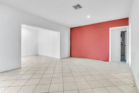 Tiny photo for 2200 N 47th Avenue, Hollywood, FL 33021 (MLS # B26084221)