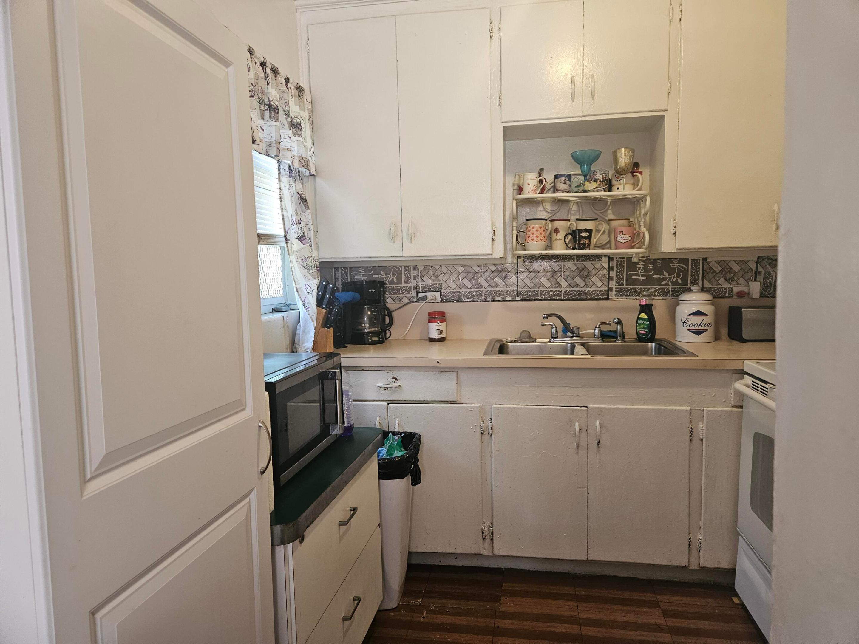 LAKESIDE COURT - Residential Income