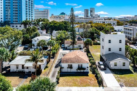 318 N Lakeside Court West Palm Beach FL 33407